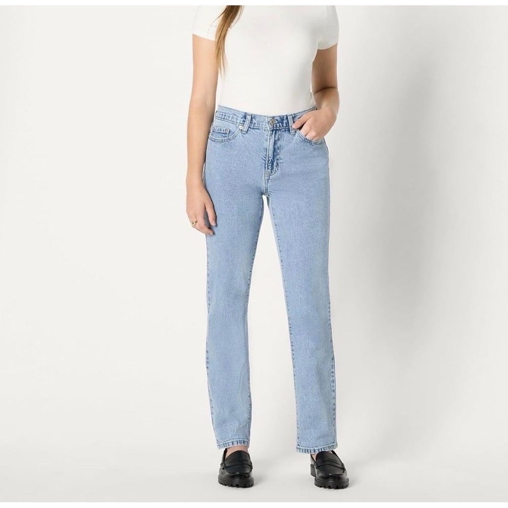 Amazon Essentials Women's Medium Stretch Slim-Fit Mid-Rise Straight Leg Jeans